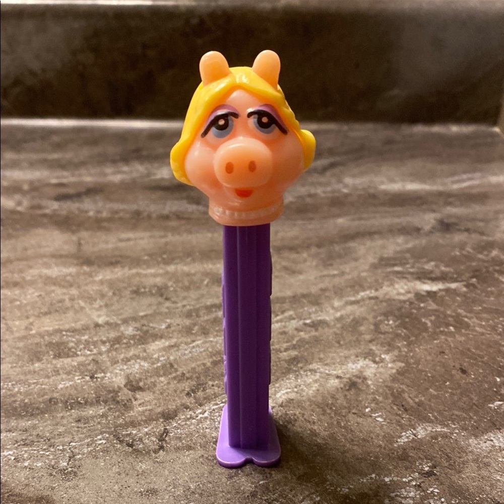 *3 for $10* Miss Piggy Pez Dispenser - Purple Stem